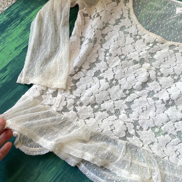 Gifted Abercrombie & Fitch Polka dot TOP - Small spot bottom left - Picture 4 of 5